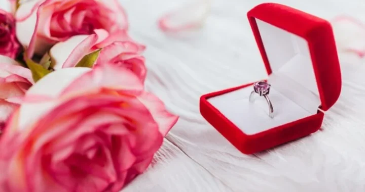 How to Choose an Engagement Ring That Will Leave Her Speechless